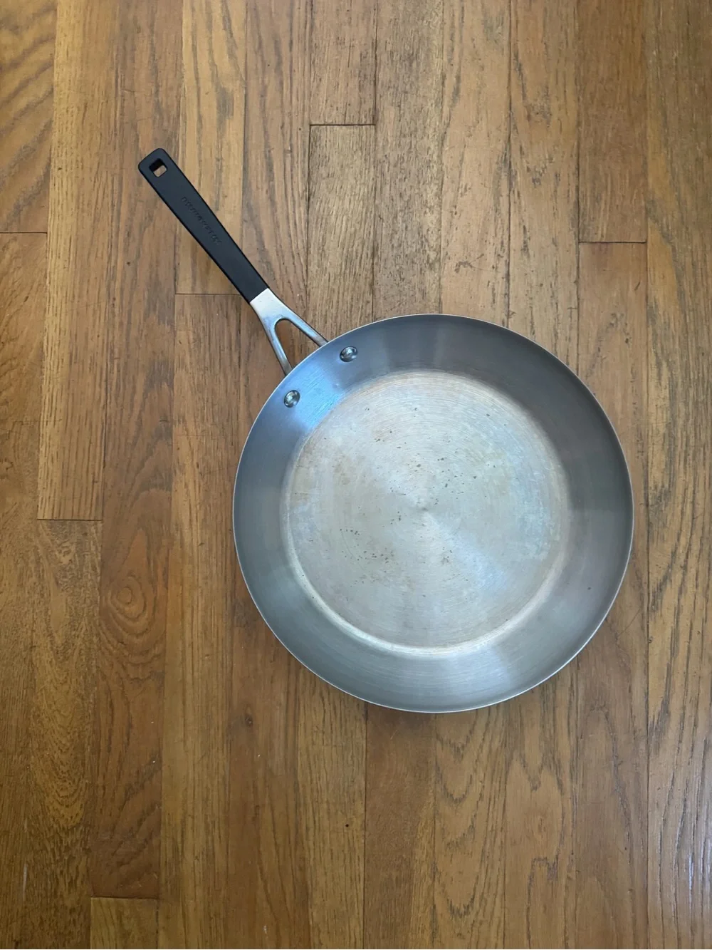 Stainless steel pan